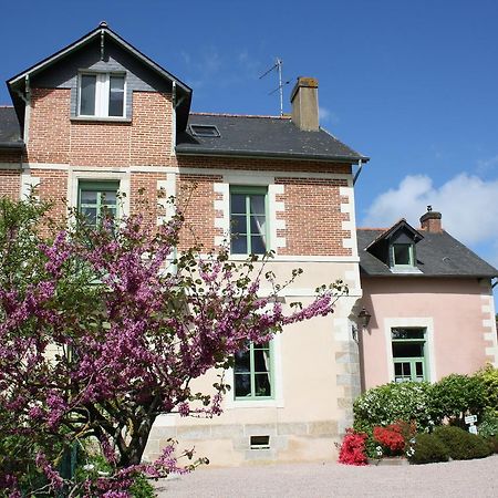 Chambres D'Hotes Du Chalet De Caharet Pipriac Екстериор снимка