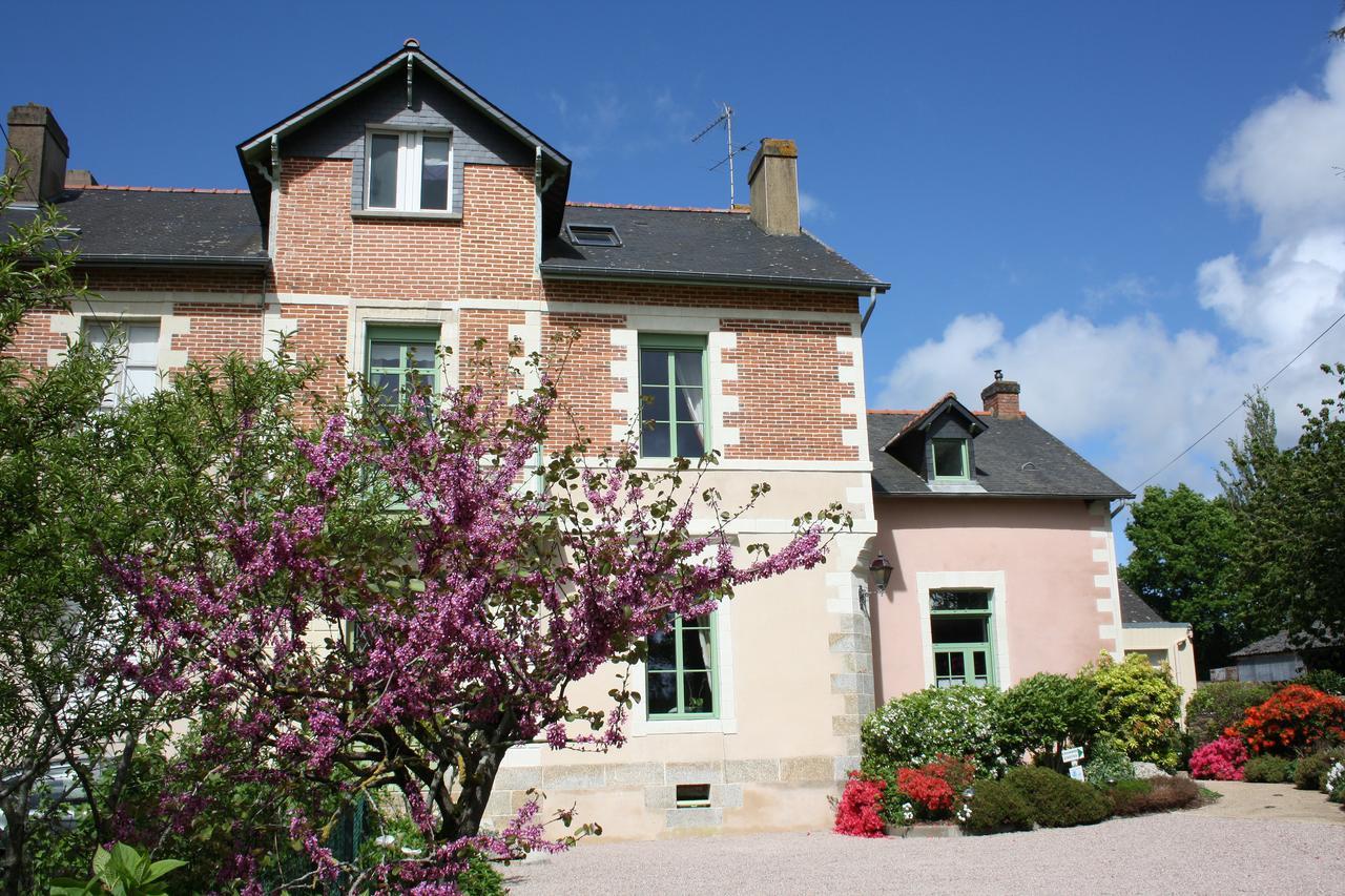 Chambres D'Hotes Du Chalet De Caharet Pipriac Екстериор снимка